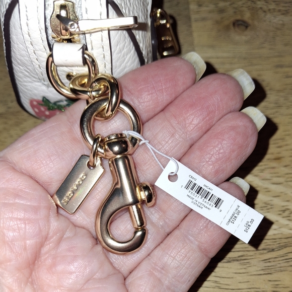 Coach strawberry mini Rowan bag - Picture 2 of 11